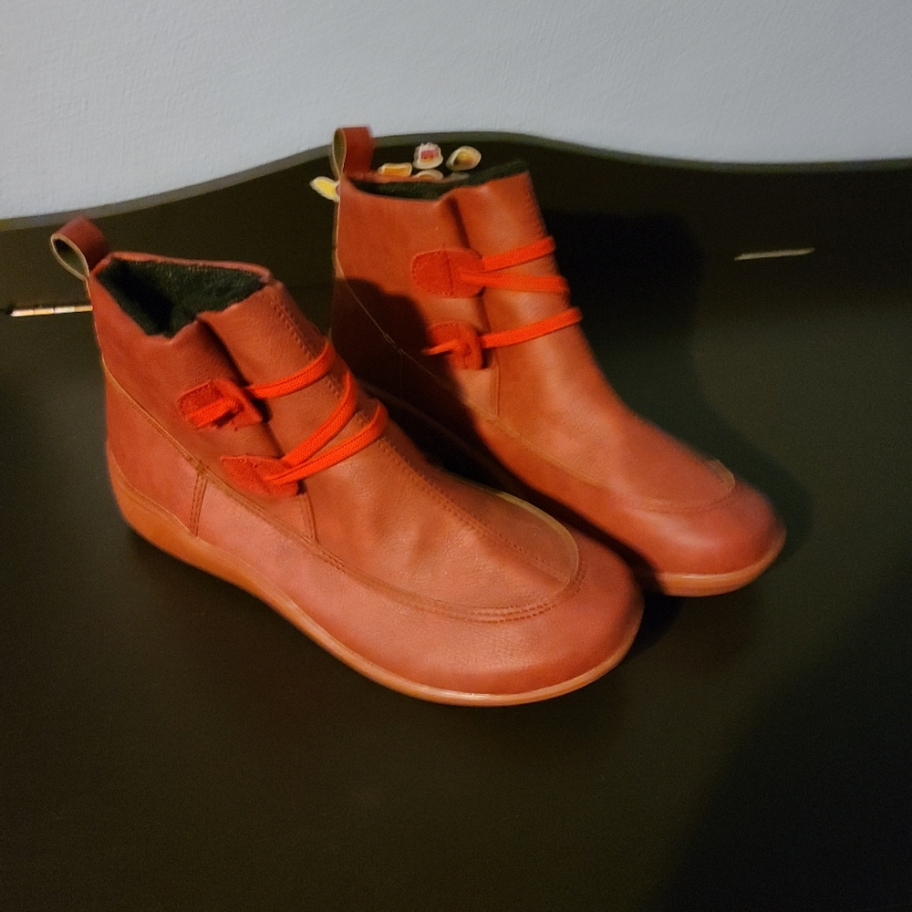 Footwear - Picture 2 of 4